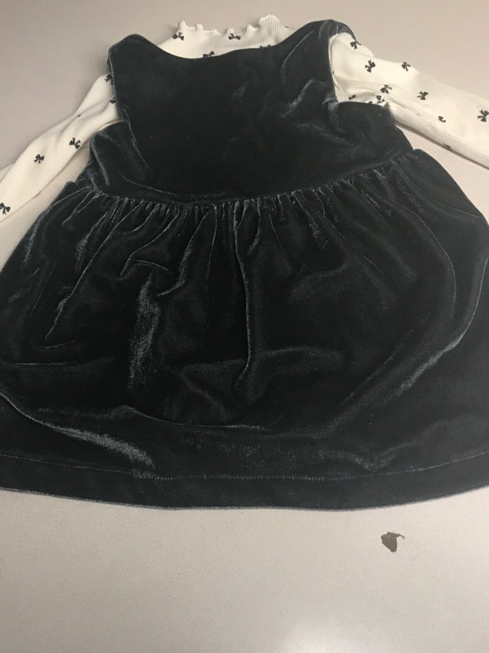 CARTERS GRAY VELVET JUMPER WITH CREAM TOP/BOWS SIZE 12 MONTHS - Picture 4 of 4